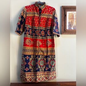 Magical vintage zip up house coat!